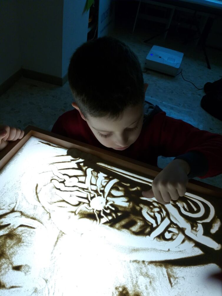 LABORATORIO SAND ART ANIMATION “ Magiche Favole di sabbia”